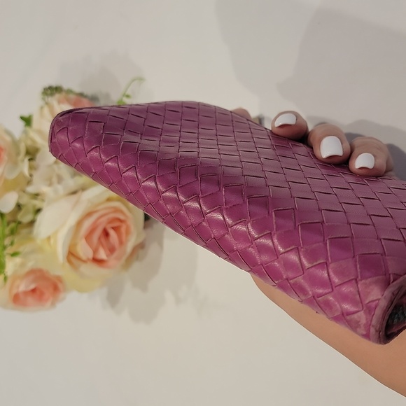 Authentic Bottega Veneta zippy wallet - Picture 6 of 10